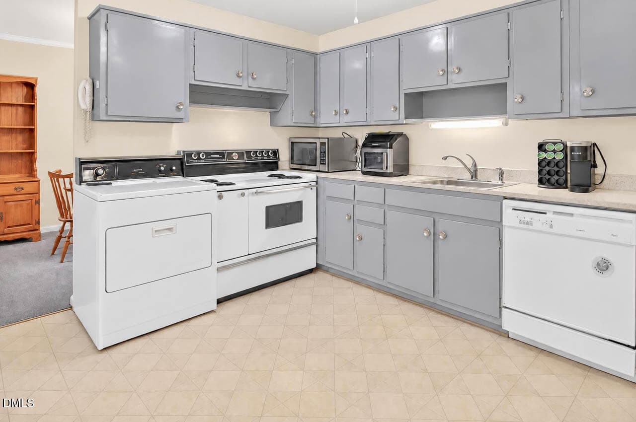 2126 Woodview Dr final-19 - 2126 Woodview Drive, Raleigh, NC 27604