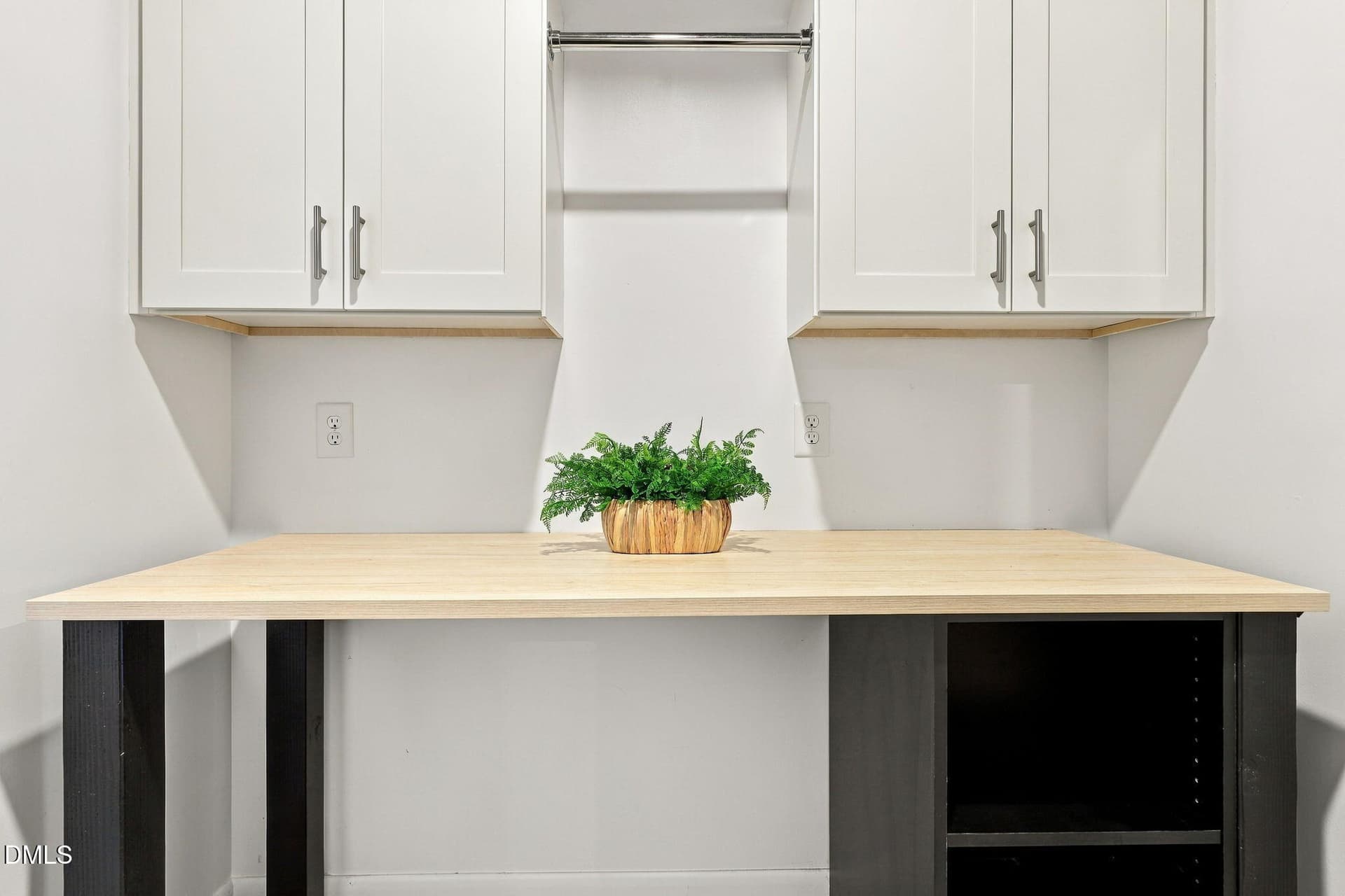 Folding Station - 540 Barksdale Drive, Raleigh, NC 27604