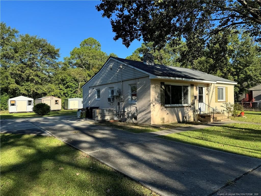 Photo 4 - 405 N Dickson Street, Raeford, NC 28376