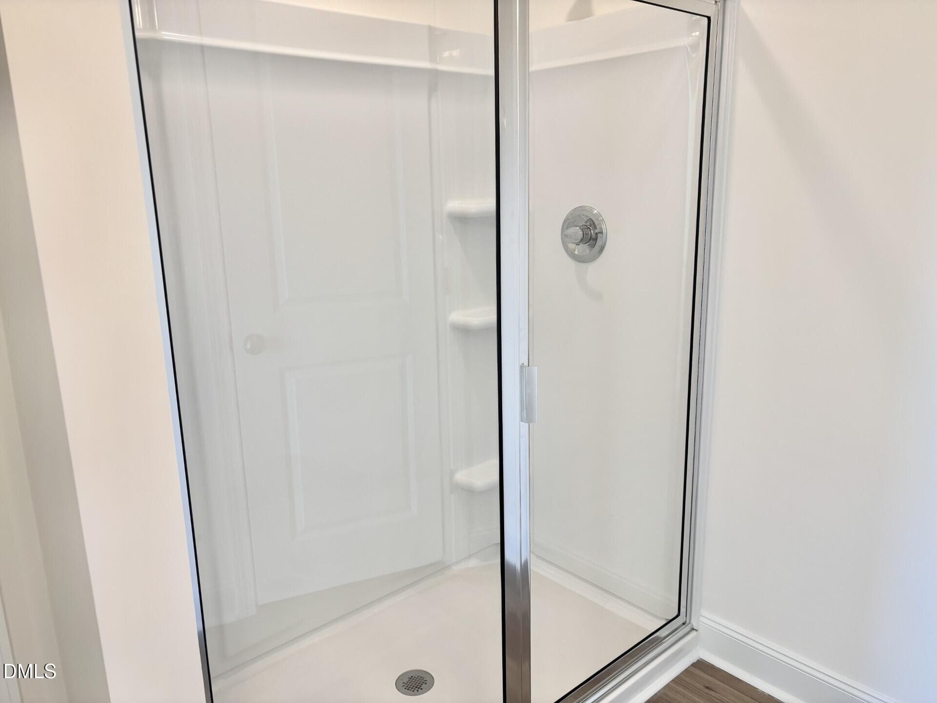 EVT Vinyl shower - 210 Carnaby Lane 136, Franklinton, NC 27525, Franklinton
