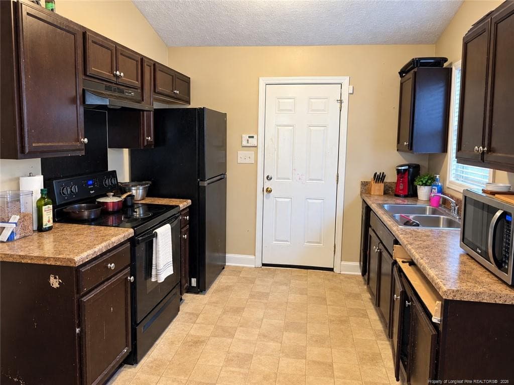 Photo 2 - 4333 Wavetree Drive, Fayetteville, NC 28306