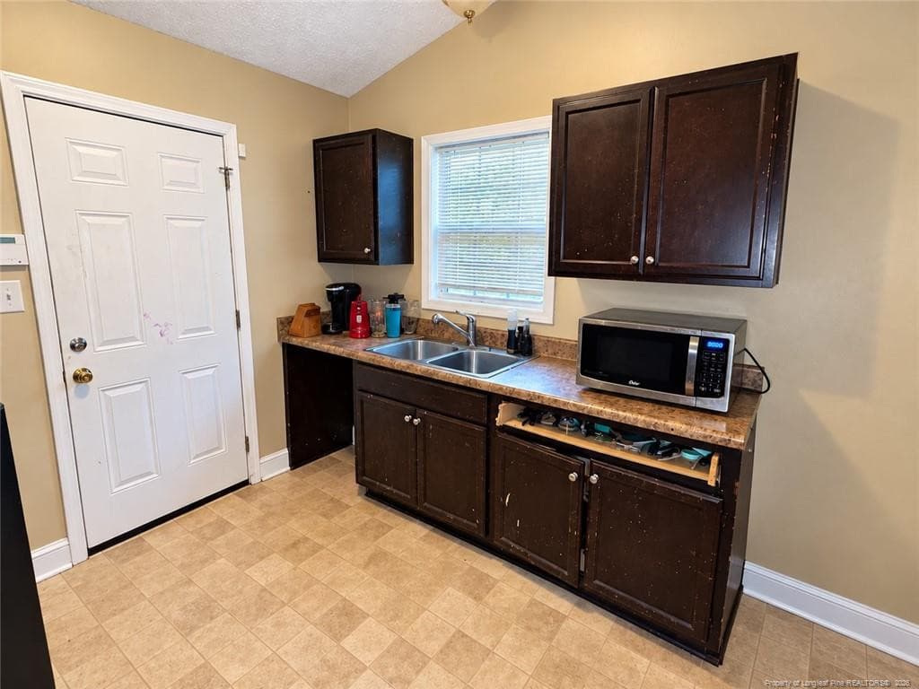 Photo 4 - 4333 Wavetree Drive, Fayetteville, NC 28306