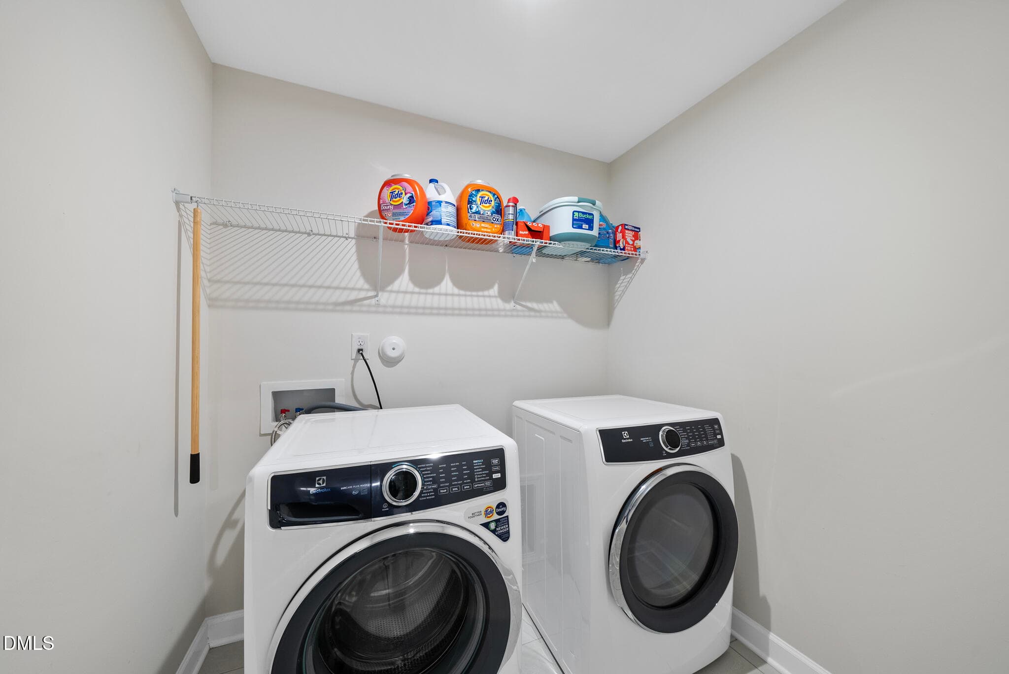 Laundry - 3277 Mission Olive Place, New Hill, NC 27562, New Hill