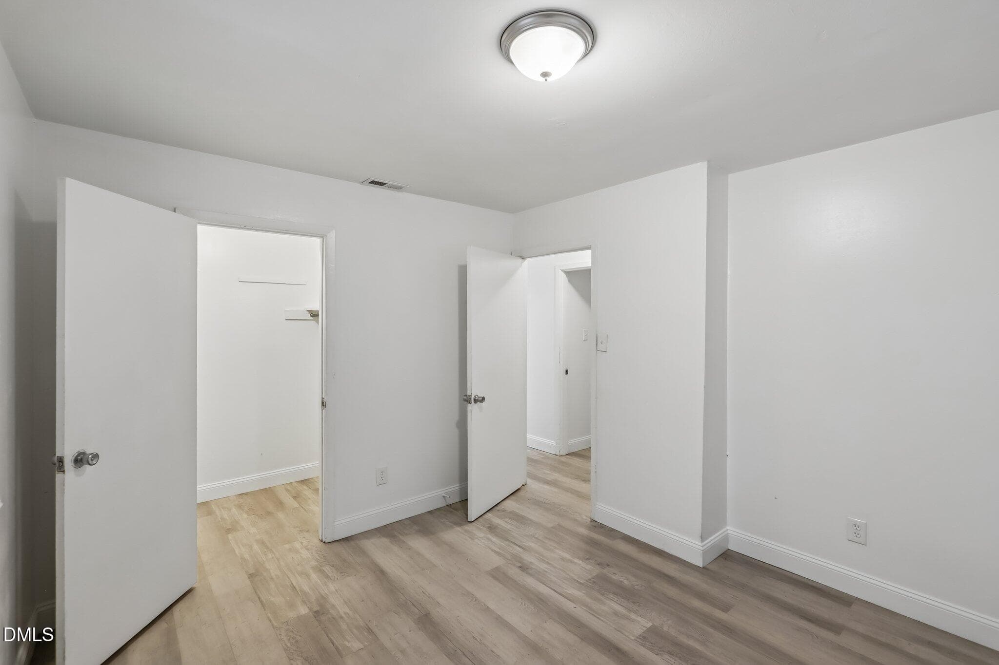 16-web-or-mls-Lynn Rd-S0410-016 - 404 Lynn Road, Durham, NC 27703