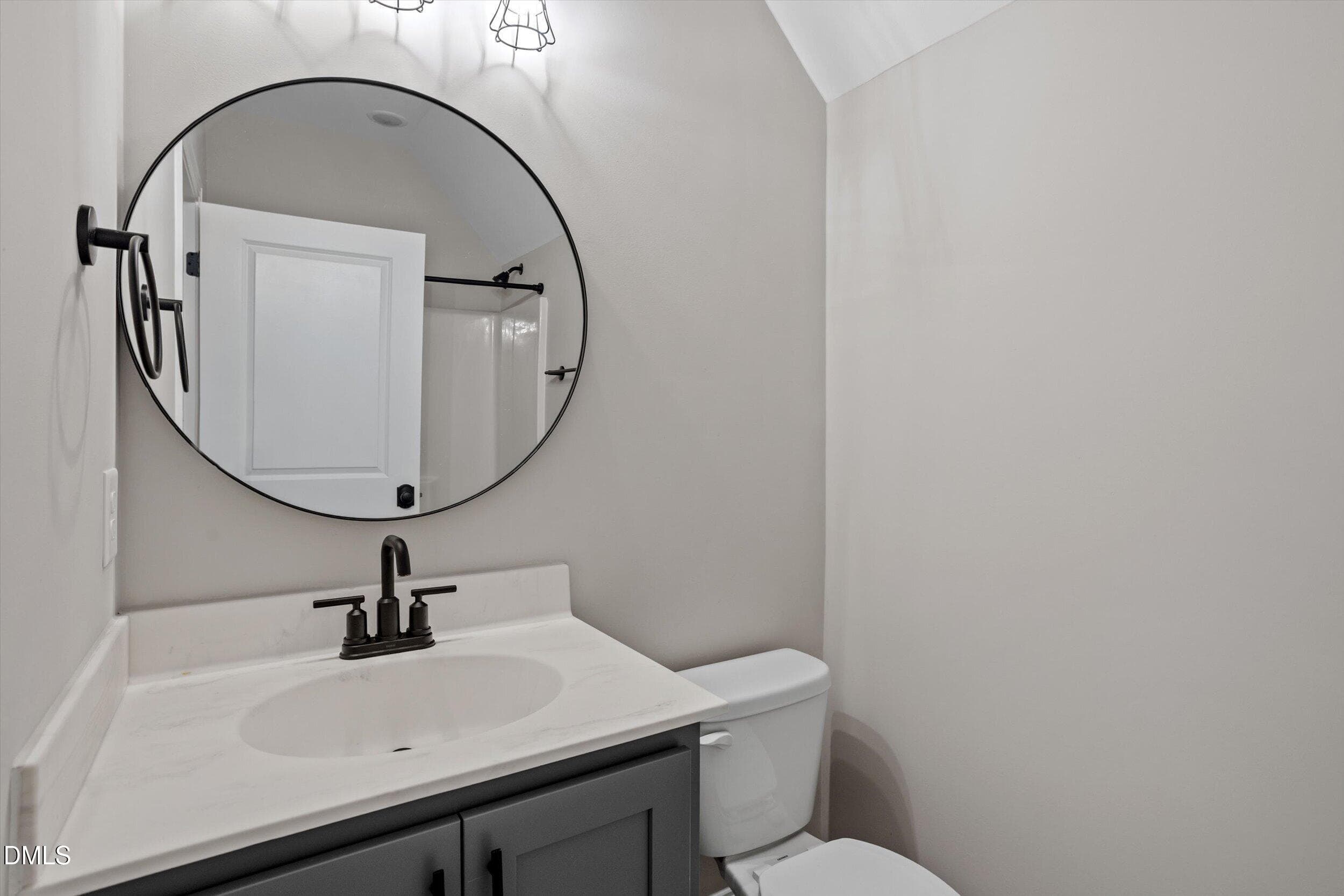 Full Bathroom - 724 Simon Road, Middlesex, NC 27557
