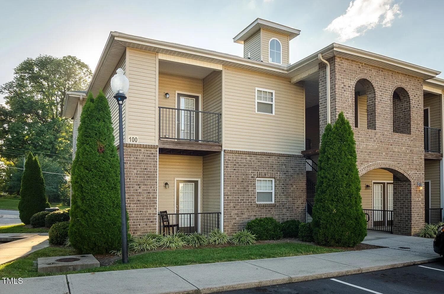 jbuilding1 - 100 Thornton Court H, Greensboro, NC 27407