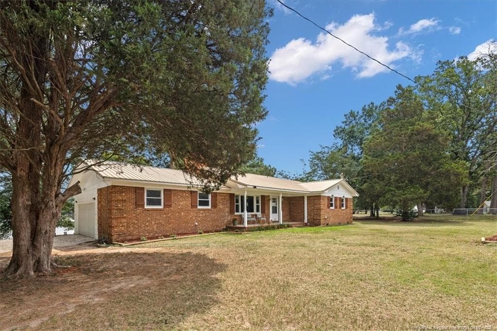 Photo 2 - 113 Lakeview Drive, Red Springs, NC 28377