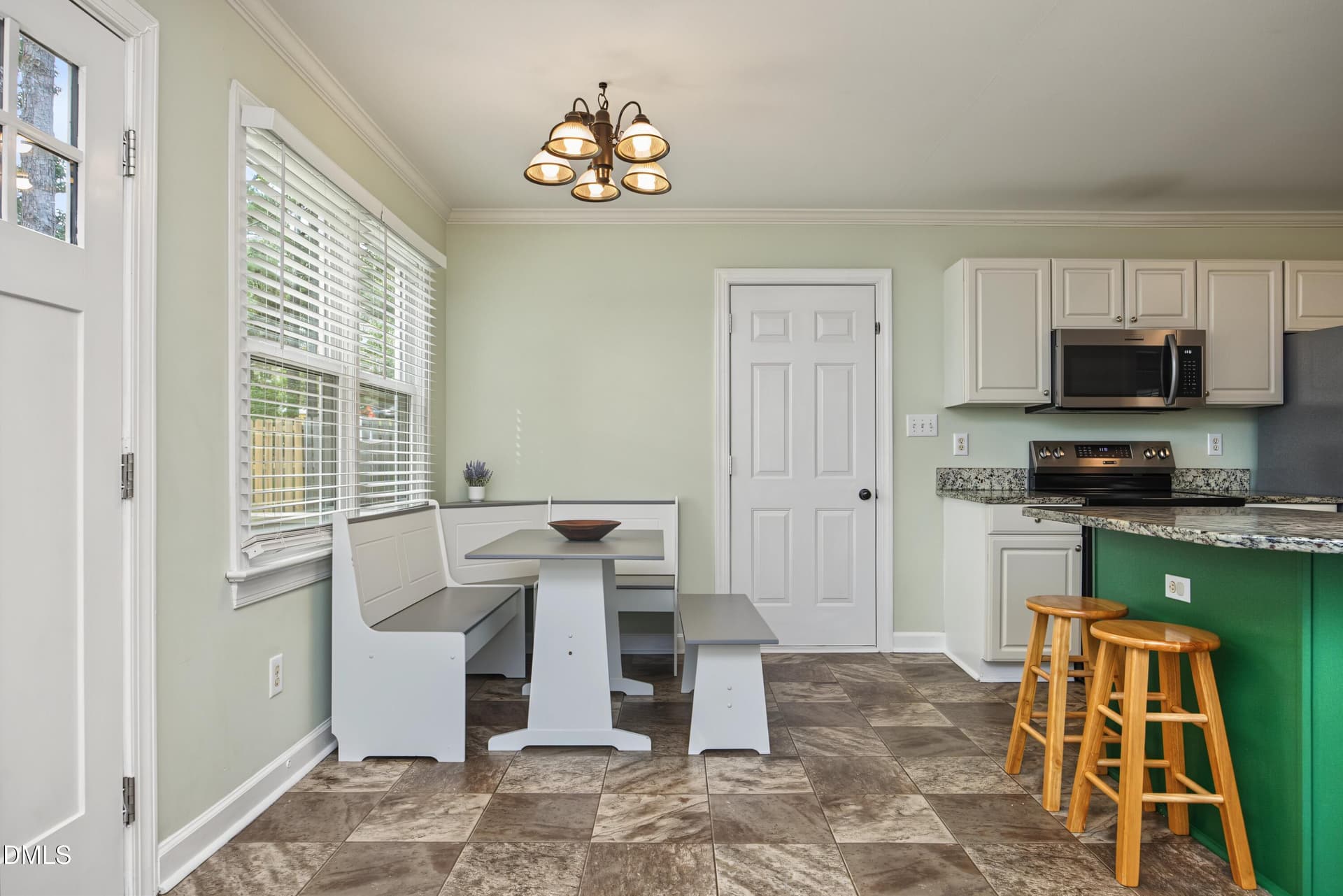 07CasualDining - 4204 Nectarine Drive, Raleigh, NC 27616