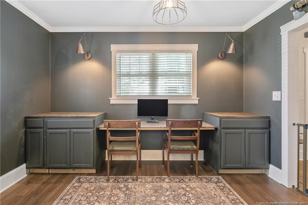 OFFICE/FLEX ROOM W/BUILT INS - 220 E David Parnell Street, Parkton, NC 28371