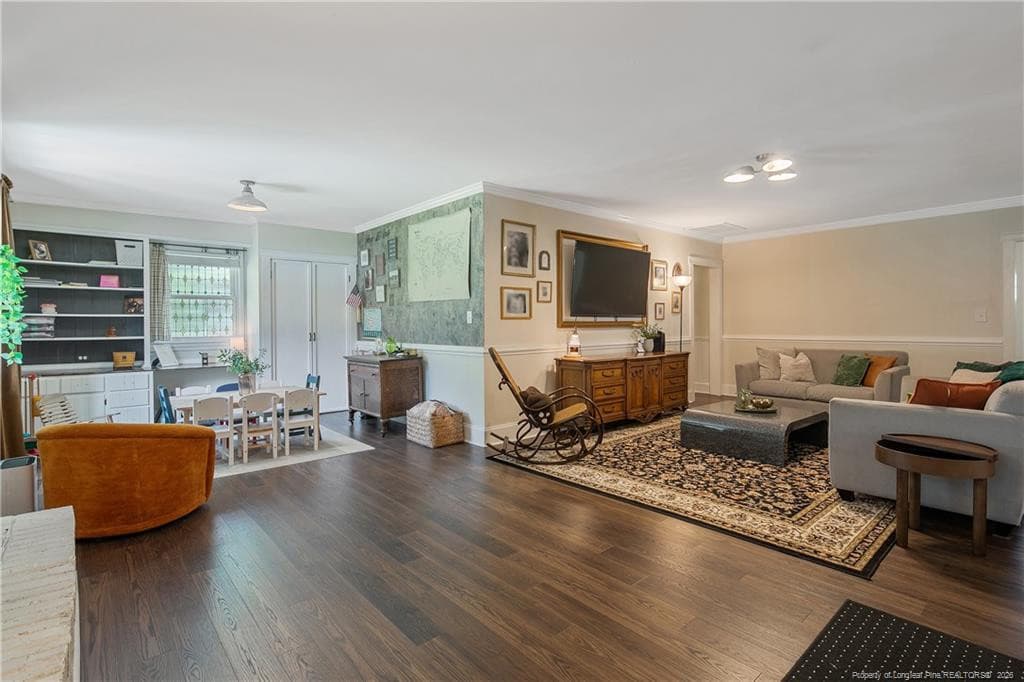 FAMILY ROOM W/SITTING ROOM/FLEX SPACE - 220 E David Parnell Street, Parkton, NC 28371