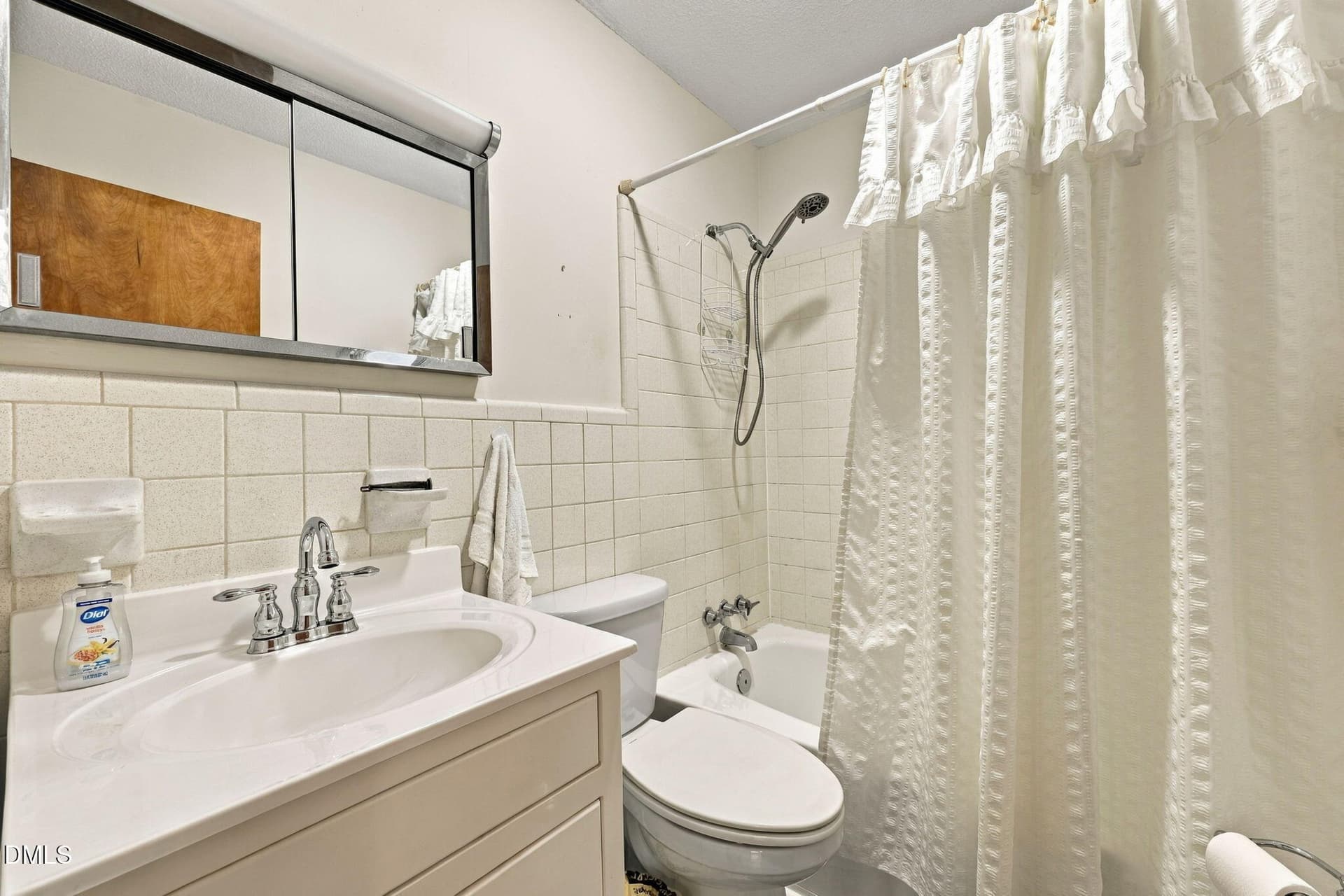 37-web-or-mls-IMG_0329 - 3911 Holder Road, Durham, NC 27703