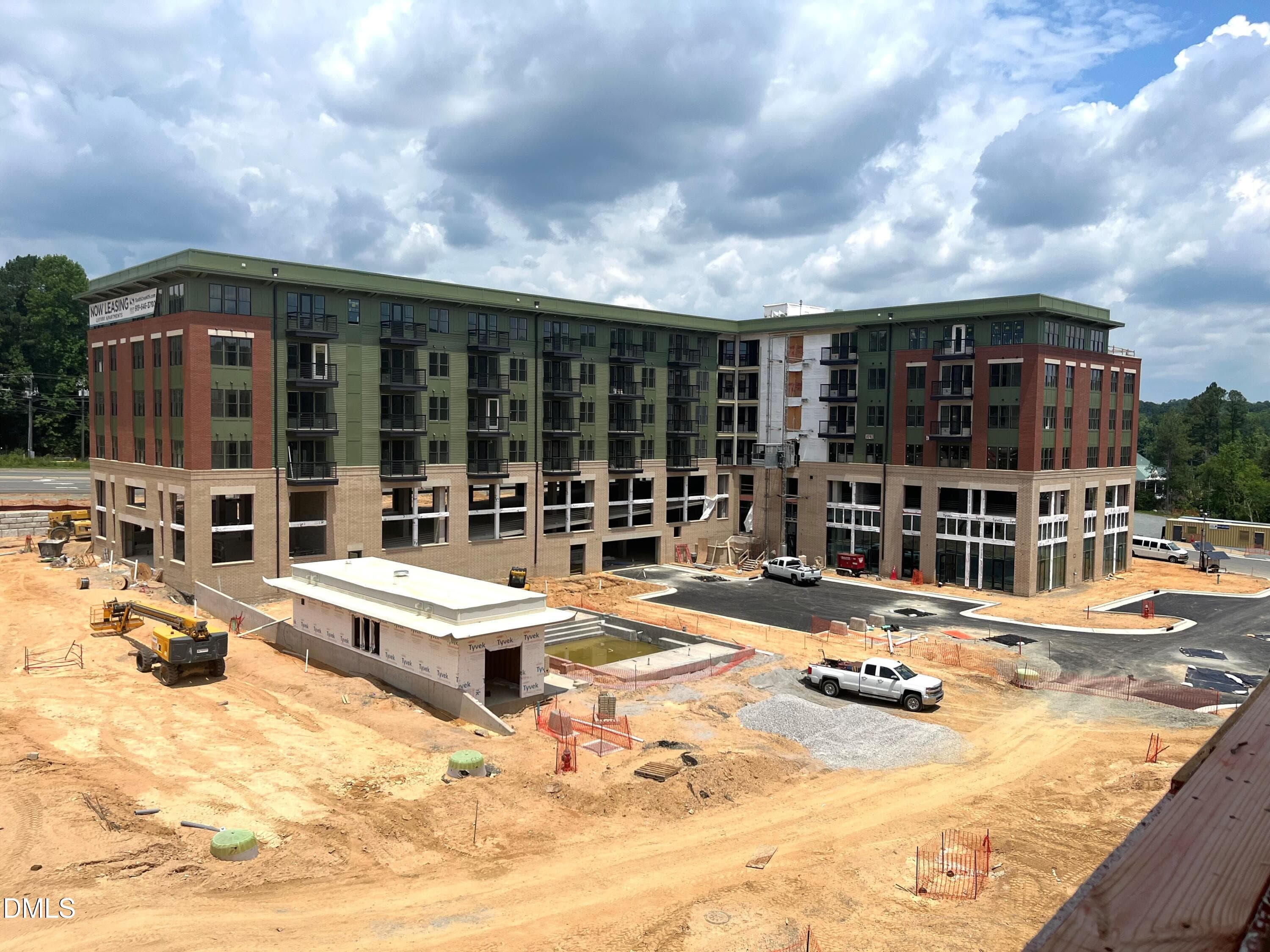95 MARKET POOL AND PARKING - 211 S Crk Crossing 311, Chapel Hill, NC 27516, Chapel Hill