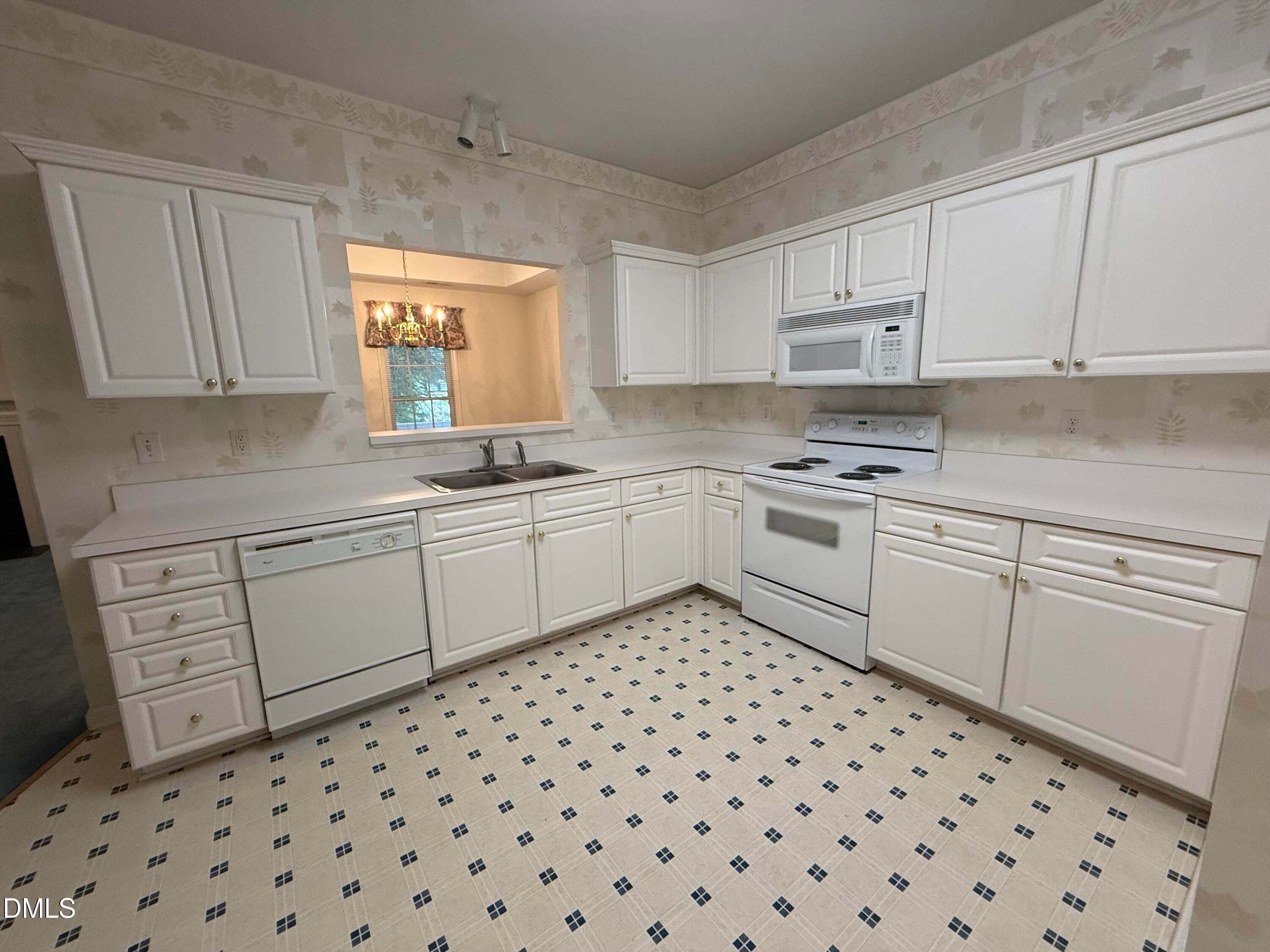 Kitchen - 8200 Hempshire Place, Raleigh, NC 27613
