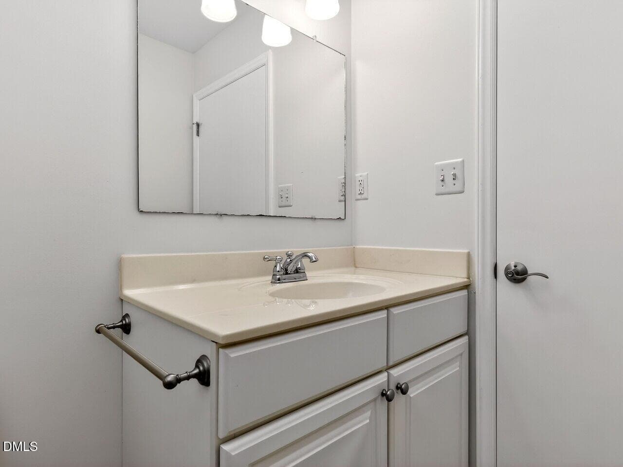 012-1280x960-photo - 411 Yorktown Drive, Chapel Hill, NC 27516, Chapel Hill