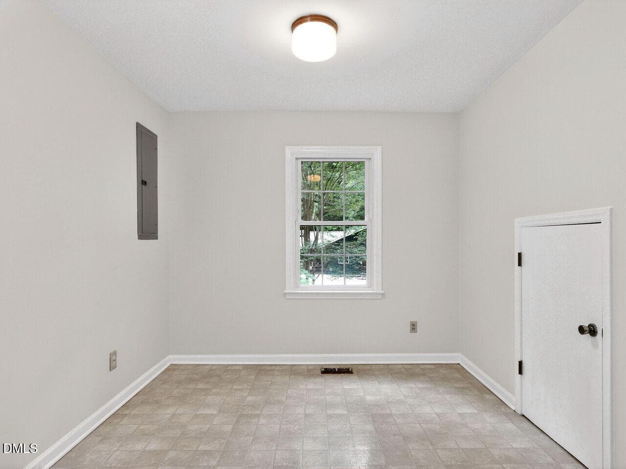 016-1280x960-photo - 411 Yorktown Drive, Chapel Hill, NC 27516, Chapel Hill