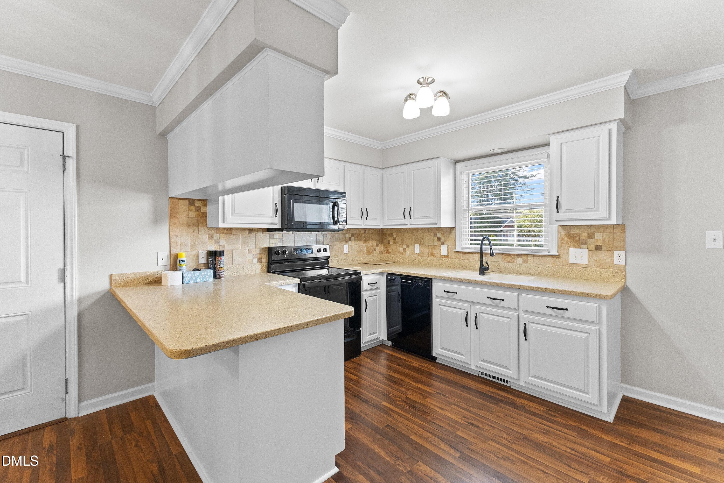 Kitchen w/ Breakfast Bar - 5 Kentwood Drive, Smithfield, NC 27577, Smithfield