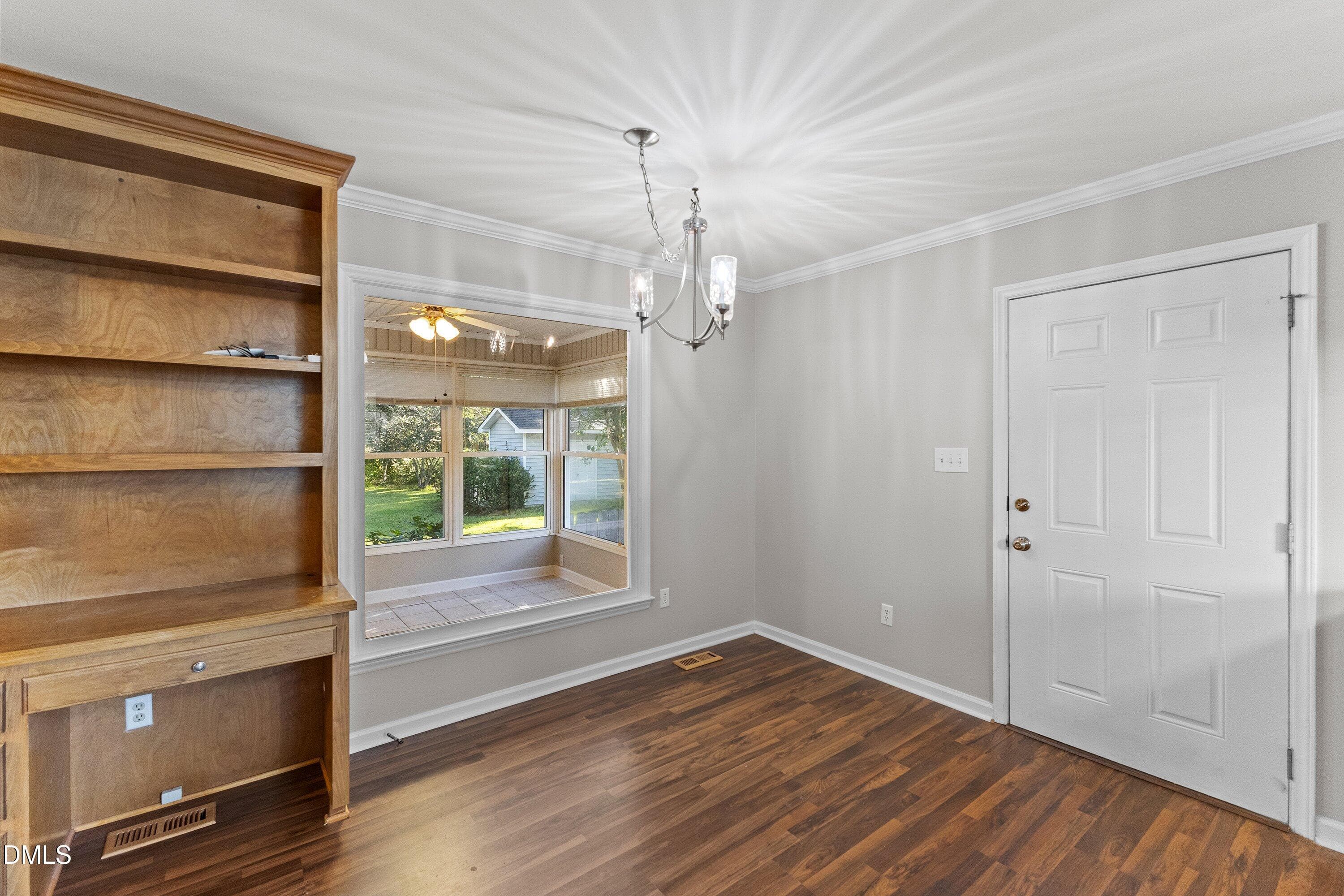 Breakfast Area w/ Built-in Desk - 5 Kentwood Drive, Smithfield, NC 27577, Smithfield