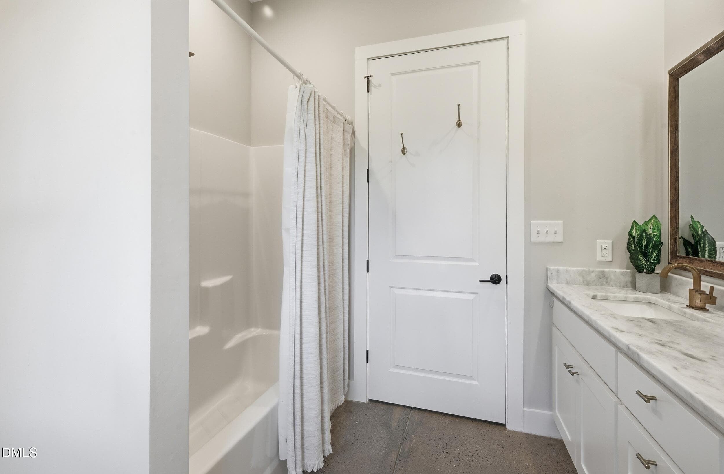 prime_bathroom3 - 420 Perrytown Road, Warrenton, NC 27589