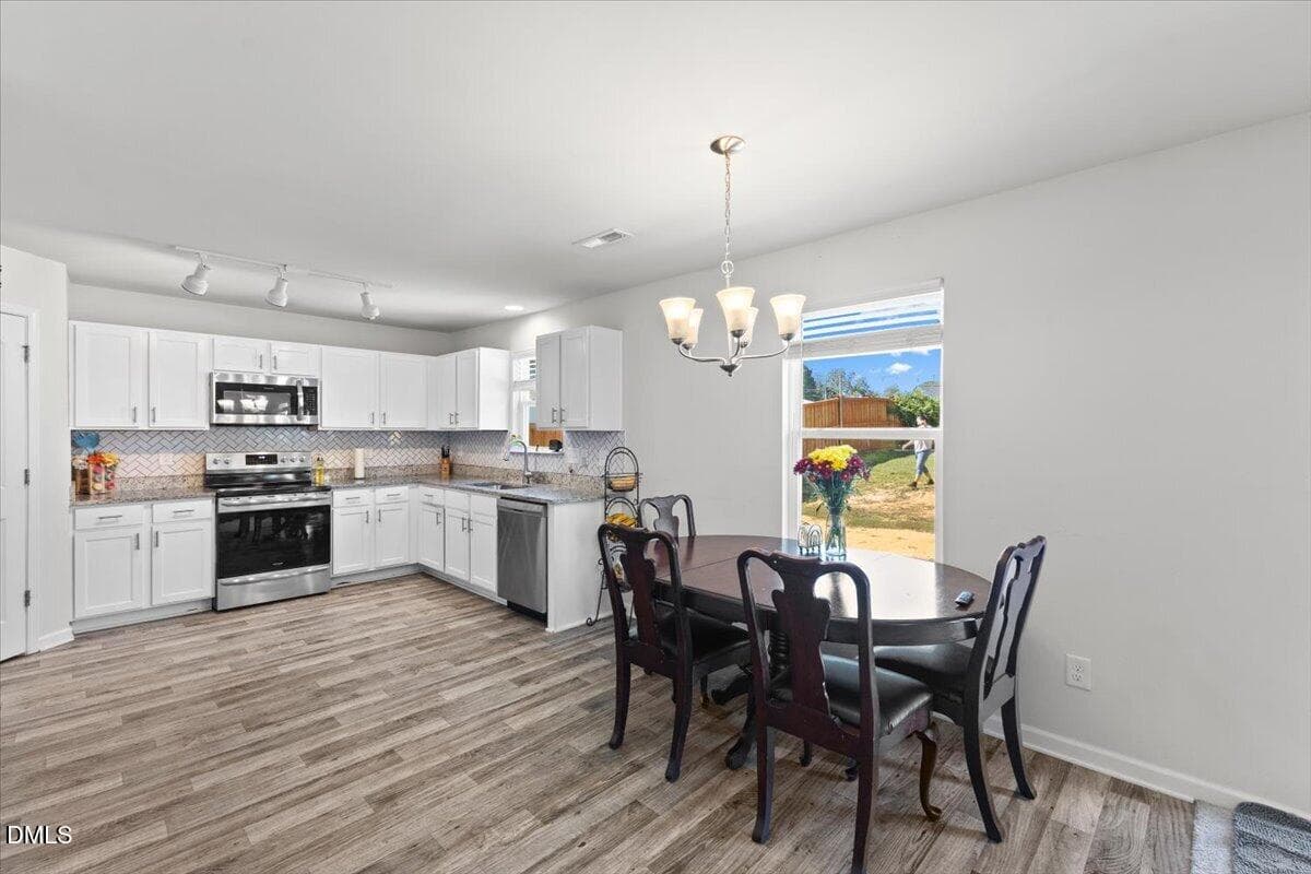 17-403 N Lincoln St - 403 N Lincoln Street, Benson, NC 27504, Benson