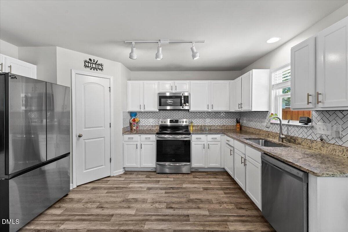 19-403 N Lincoln St - 403 N Lincoln Street, Benson, NC 27504, Benson