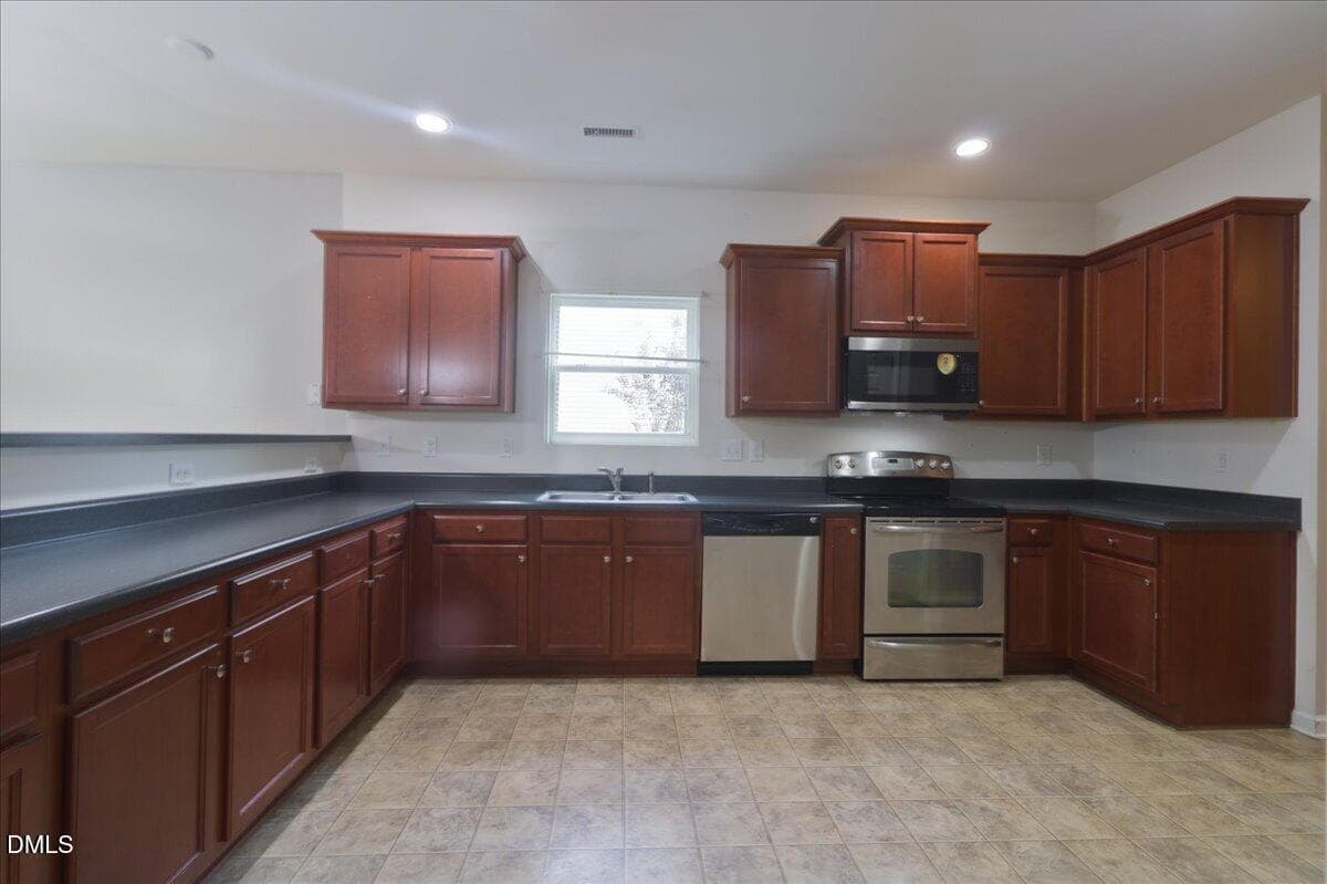 Kitchen 4 - 1402 Torrey Pines Court, Mebane, NC 27302, Mebane