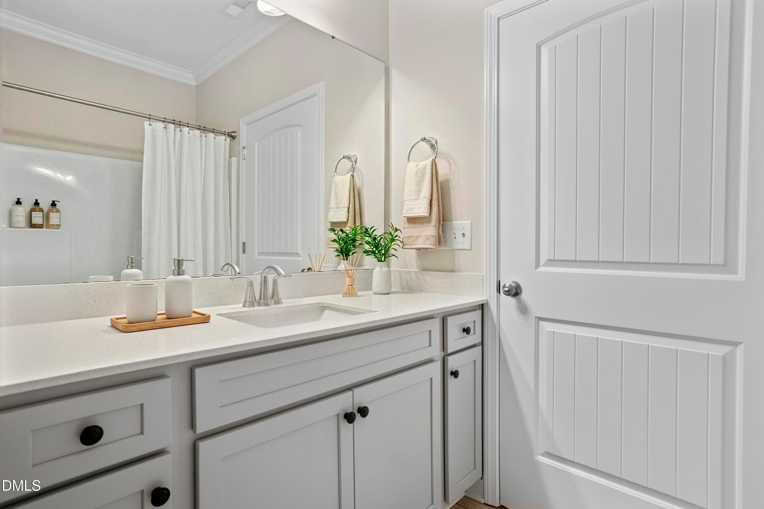 P_GSO_MLF_Cotswold_INT_FBTH_1 - 5212 Salem Woods Drive, Graham, NC 27253, Graham