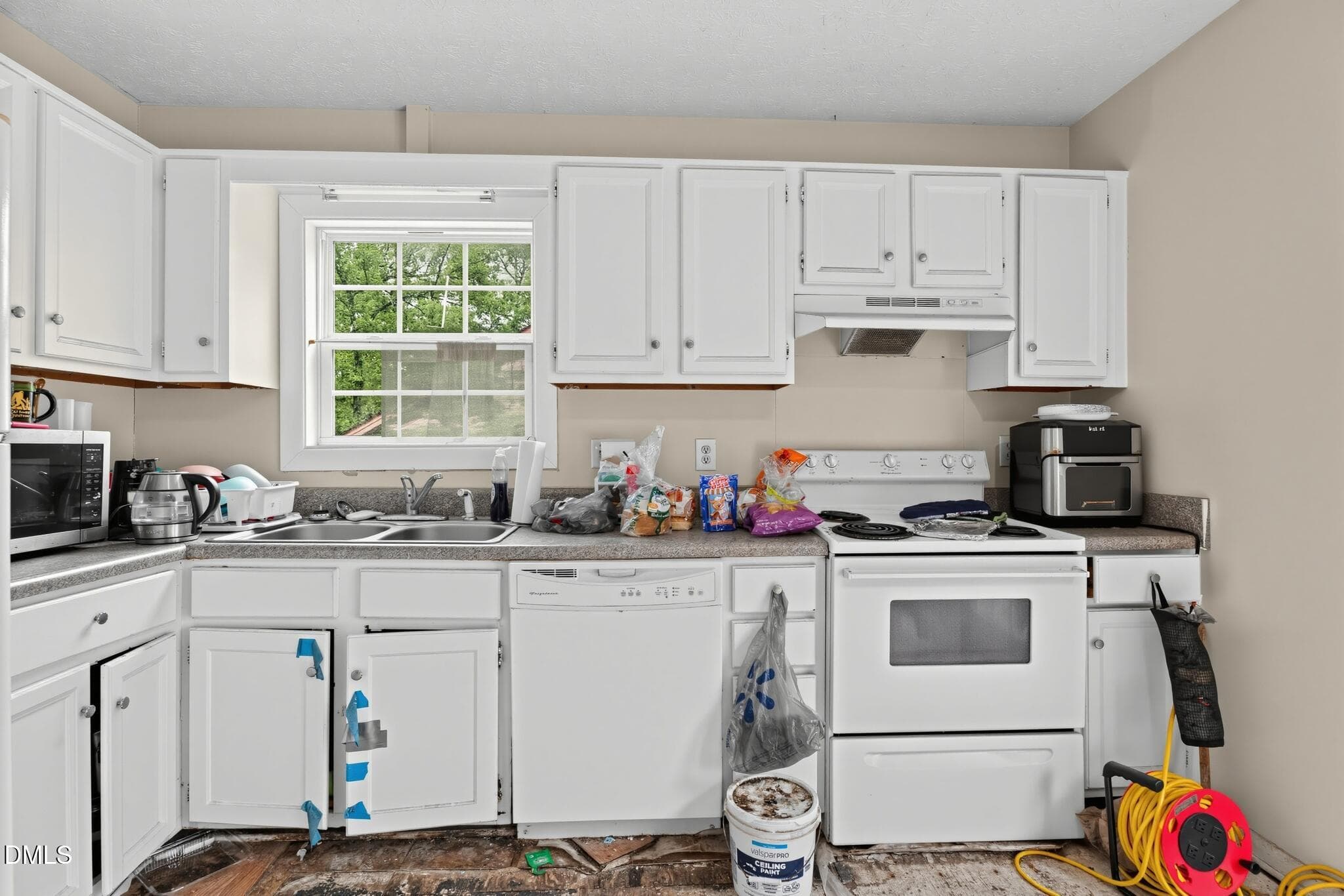 14_1351_Kienast_Dr-Kitchen-4-12 - 1351 Kienast Drive, Fayetteville, NC 28314, Fayetteville
