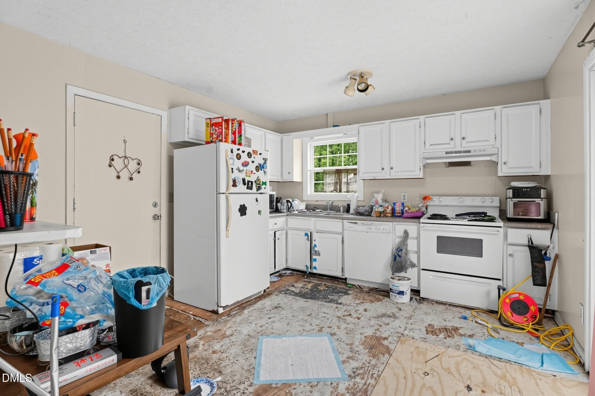 16_1351_Kienast_Dr-Kitchen-14-9 - 1351 Kienast Drive, Fayetteville, NC 28314, Fayetteville