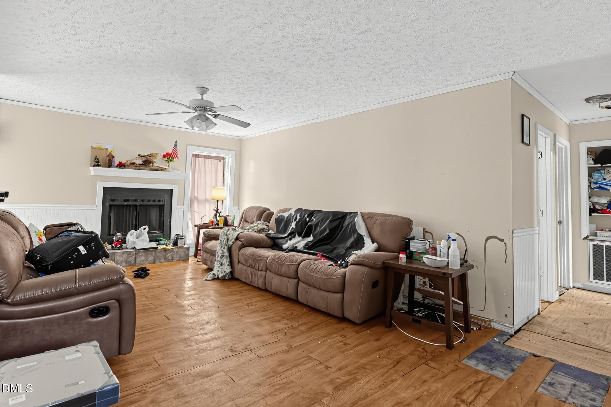 10_1351_Kienast_Dr-Living_room-14-5 - 1351 Kienast Drive, Fayetteville, NC 28314, Fayetteville