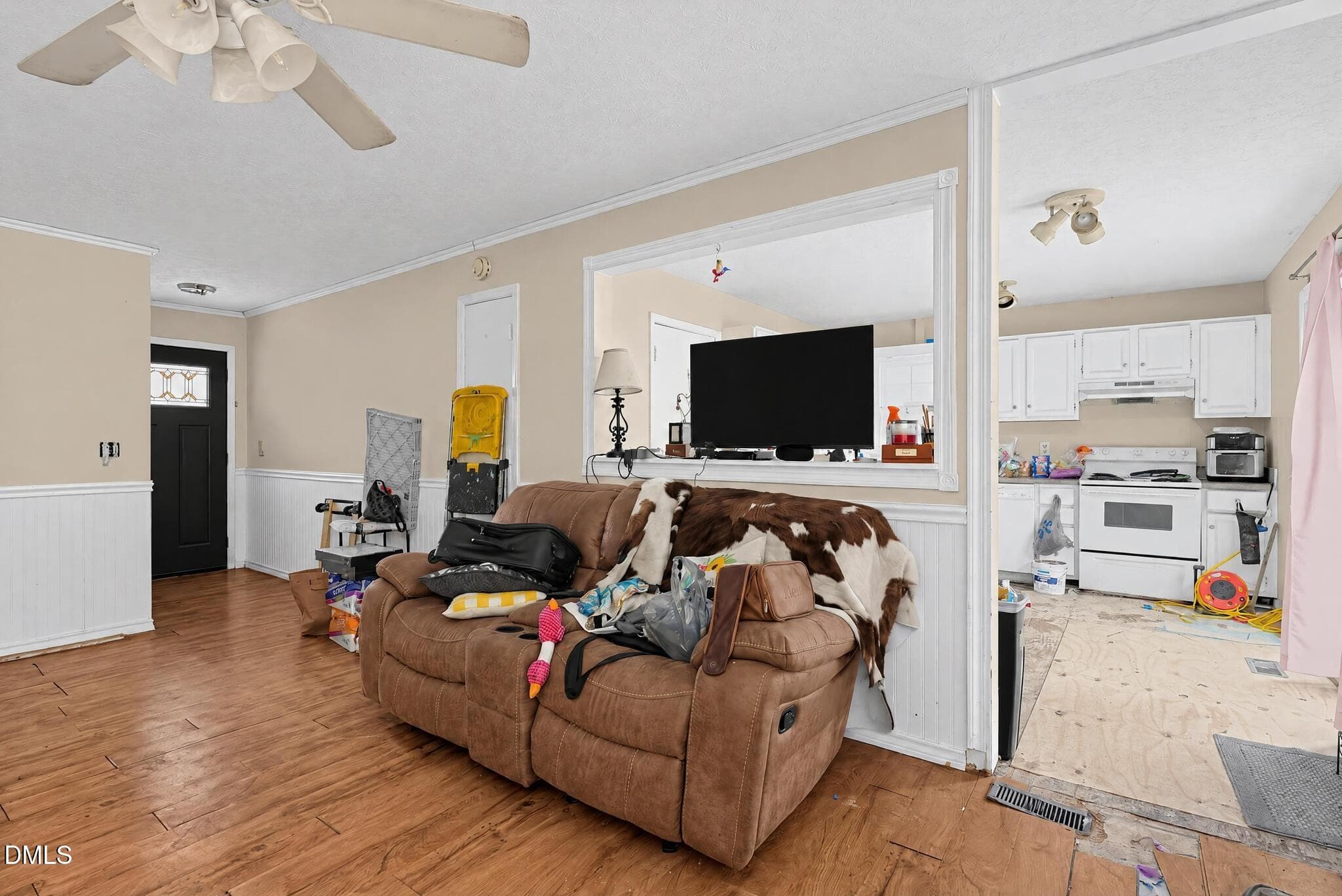 13_1351_Kienast_Dr-Living_room-7--1 - 1351 Kienast Drive, Fayetteville, NC 28314, Fayetteville