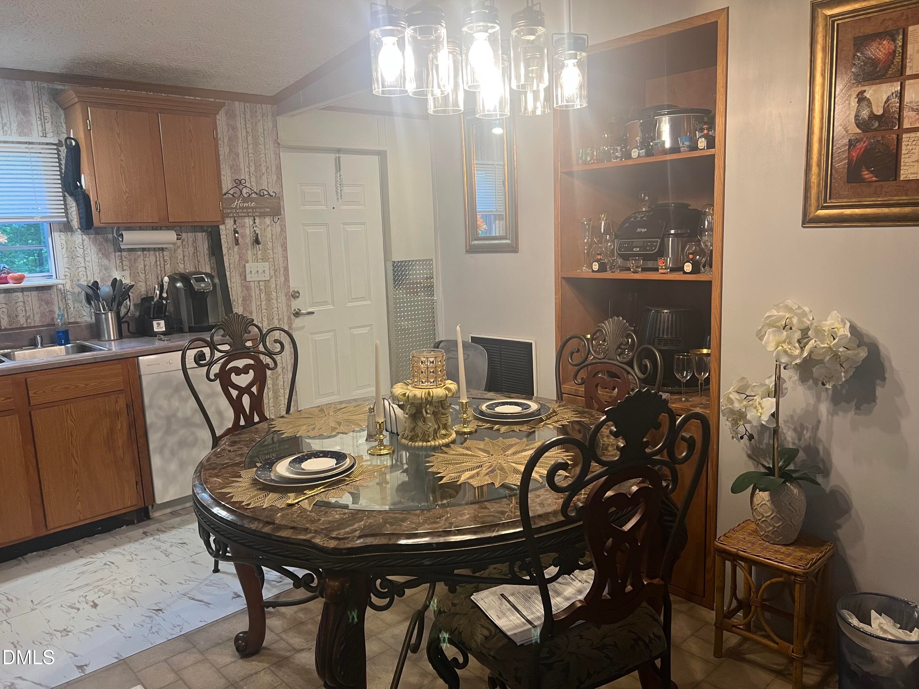 Dining22 - 2609 Lannie Drive, Hillsborough, NC 27278, Hillsborough