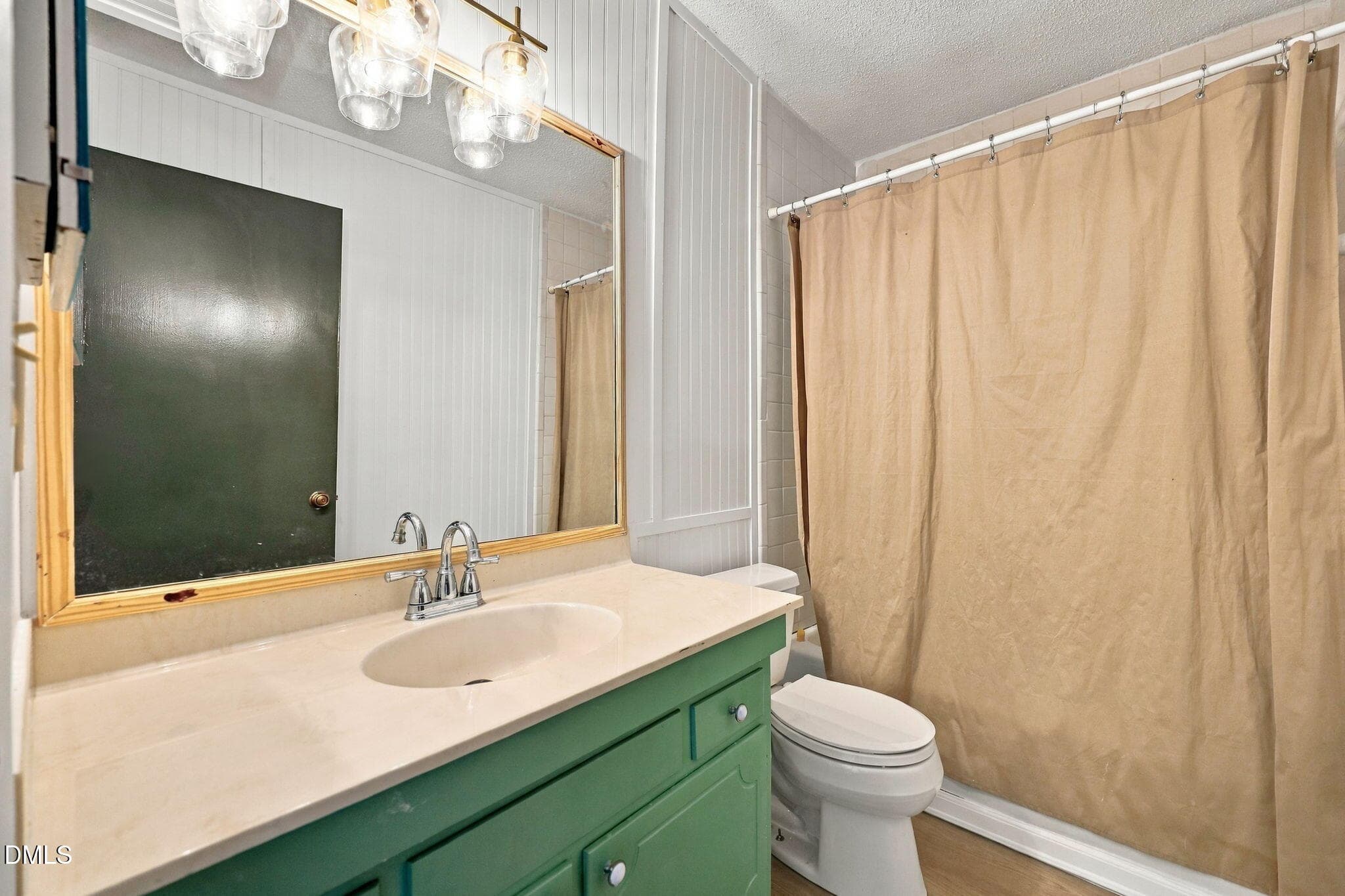 Full bath - 305 Oak Tree 305, Chapel Hill, NC 27517, Chapel Hill