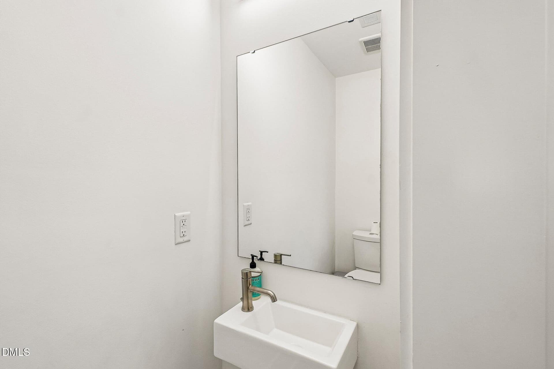 17-web-or-mls-Gordon St 802-S0805-018r - 512 Gordon Street 802, Durham, NC 27701