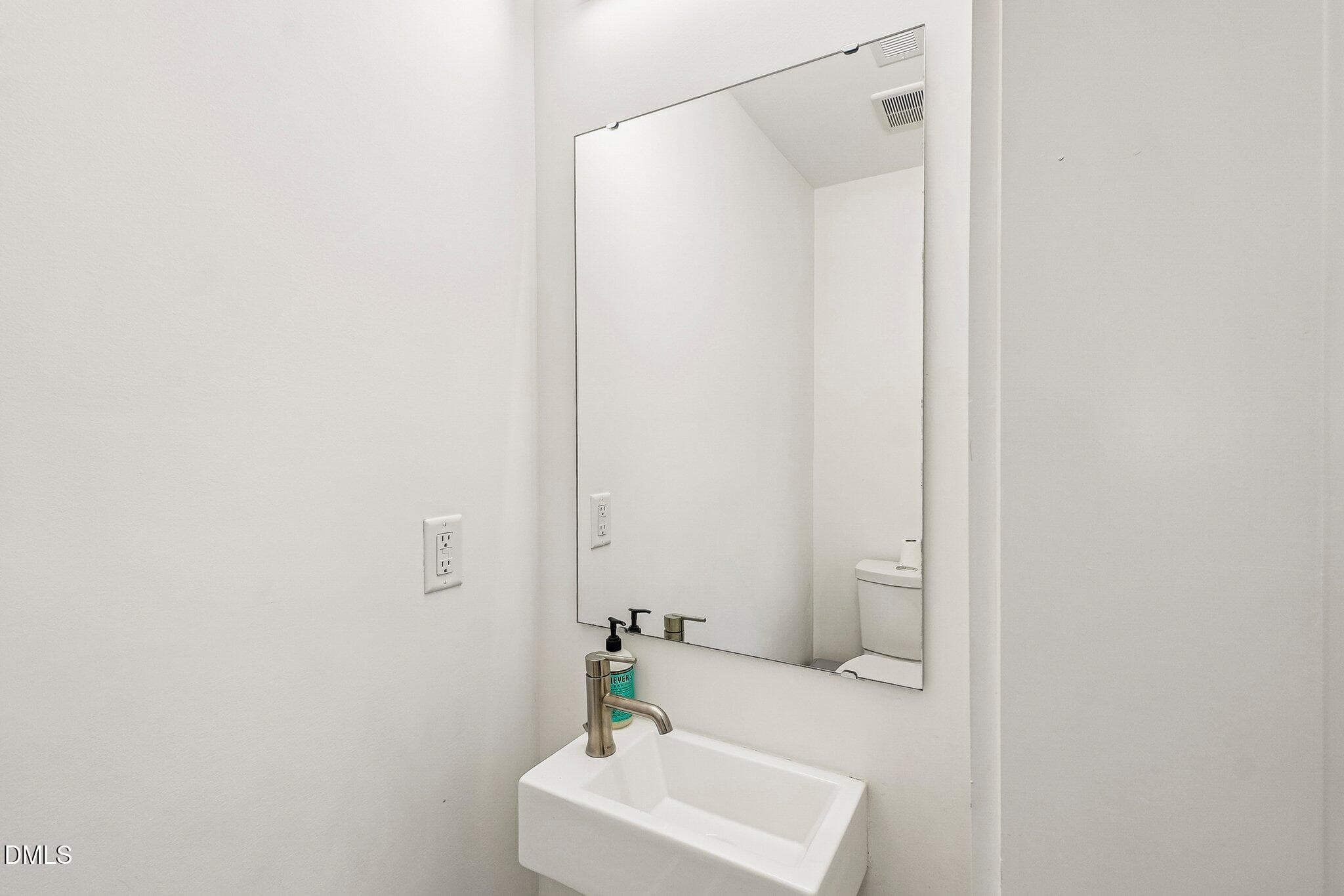 17-web-or-mls-Gordon St 802-S0805-018r - 512 Gordon Street 802, Durham, NC 27701, Durham