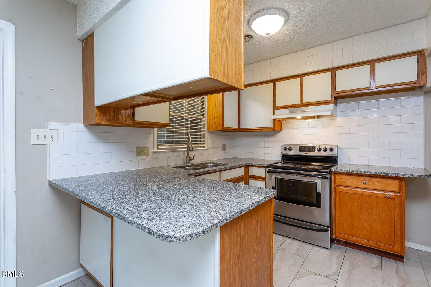 Kitchen with Granite - 3300 Atlantic Avenue, Raleigh, NC 27604, Raleigh