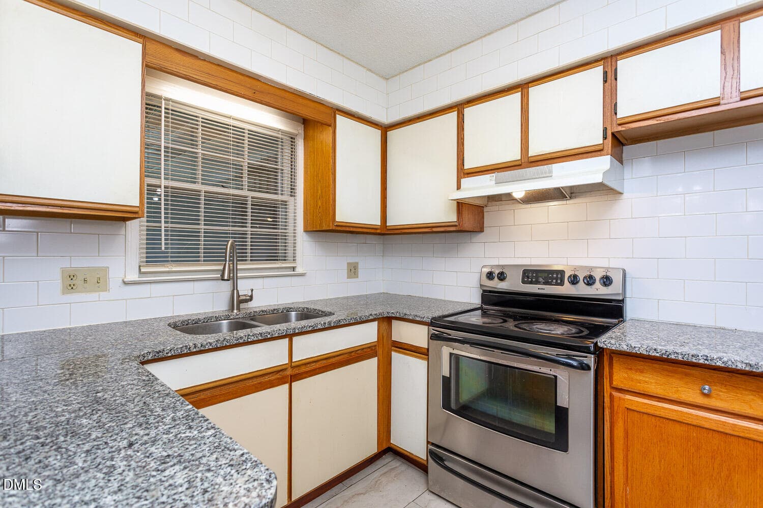 Kitchen with Tile Backsplash - 3300 Atlantic Avenue, Raleigh, NC 27604, Raleigh