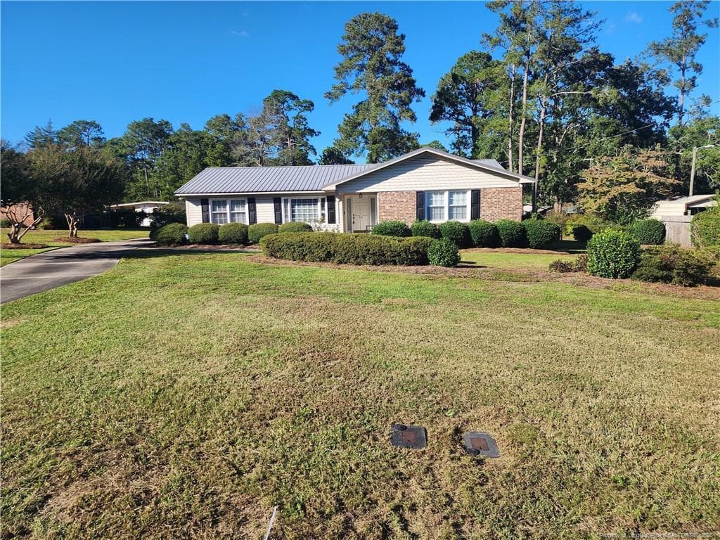 821 E Donaldson Avenue, Raeford, NC 28376