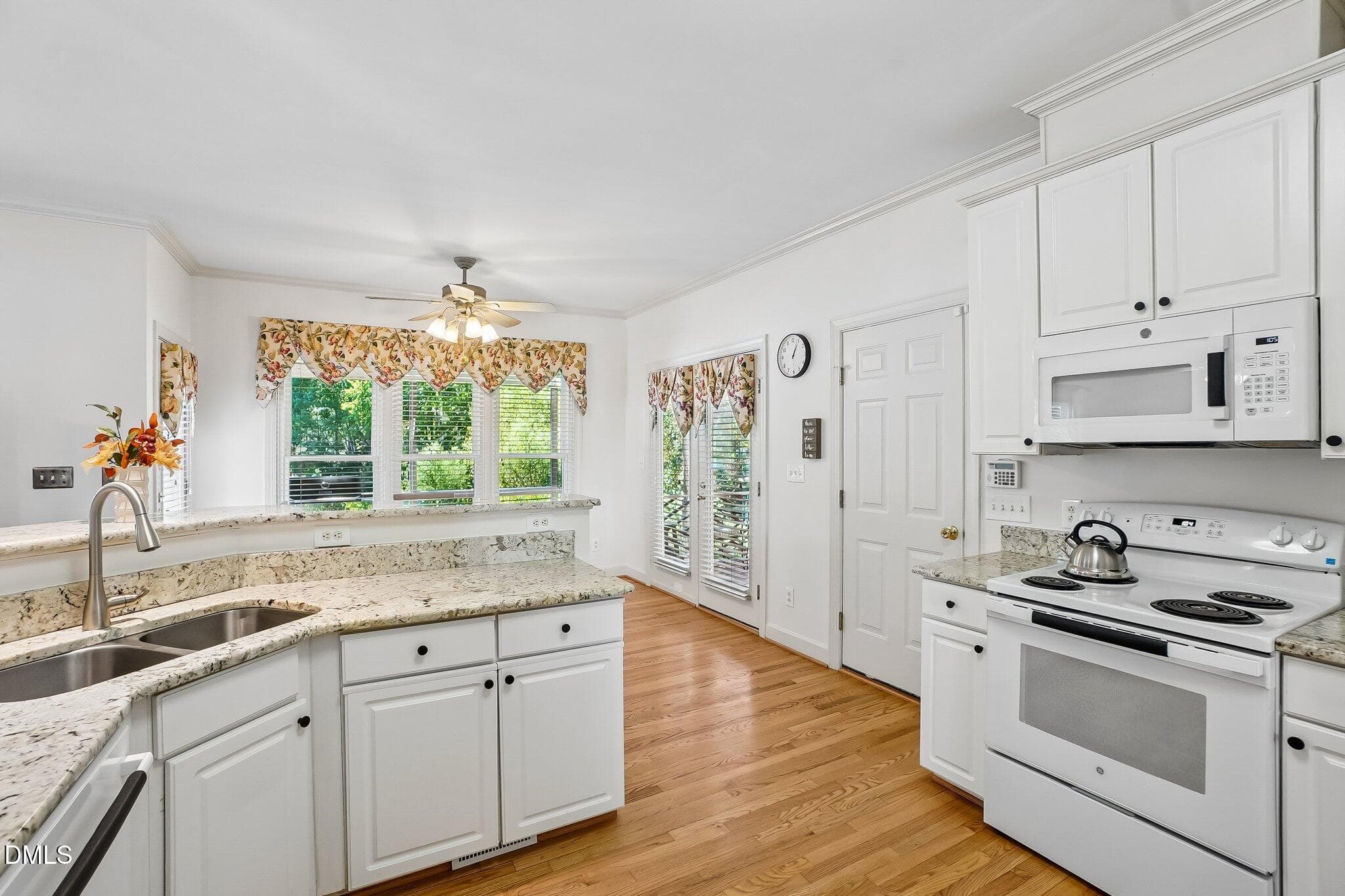 13-web-or-mls-Black Diamond Ct-S1310-016 - 5108 Black Diamond Court, Raleigh, NC 27604, Raleigh