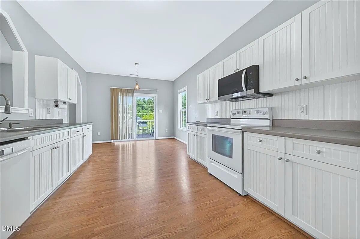 kitchen_bright_airy - 117 Rosalynn Court, Raleigh, NC 27610