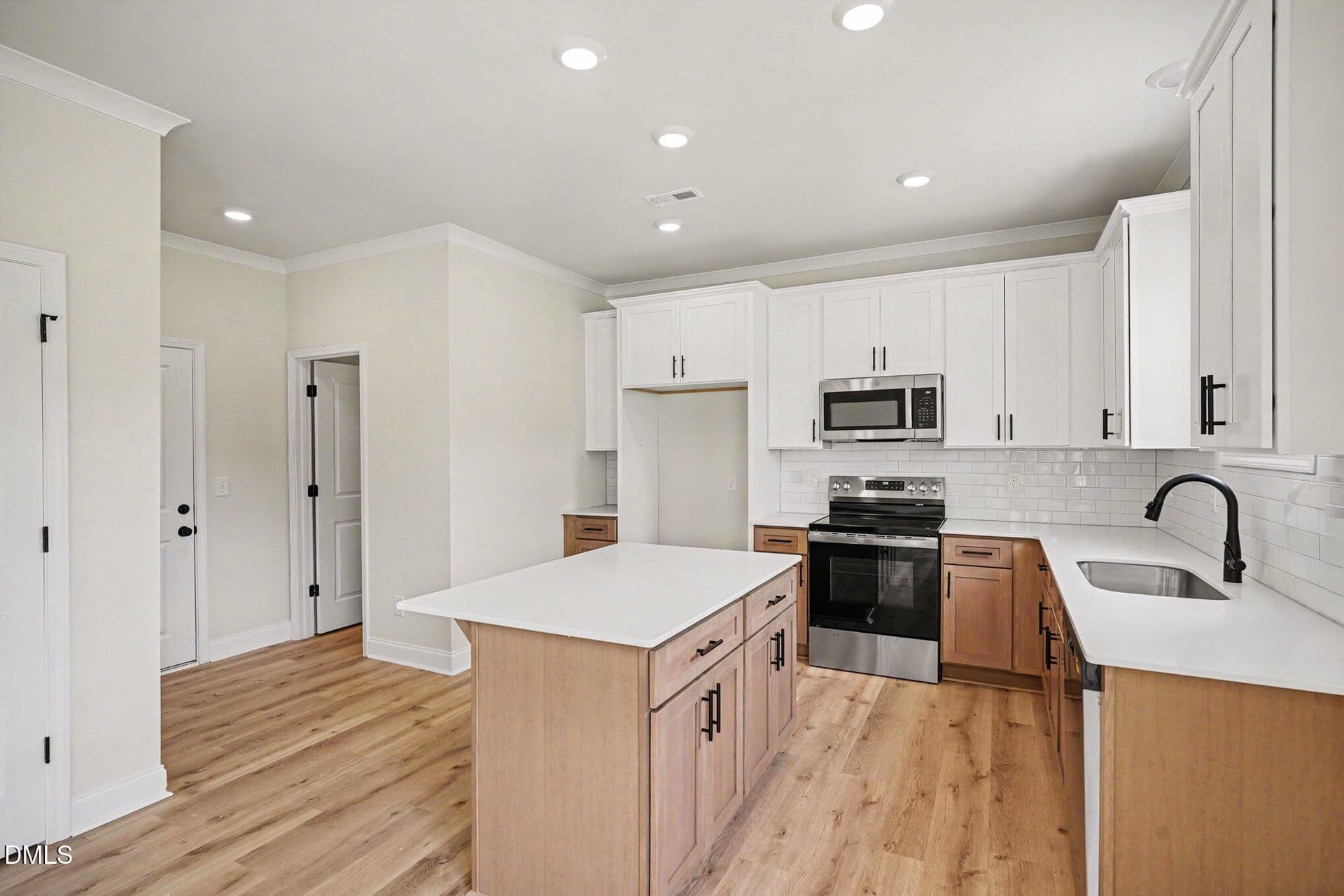 010_file_8375 - 121 Evelene Way, Clinton, NC 28328