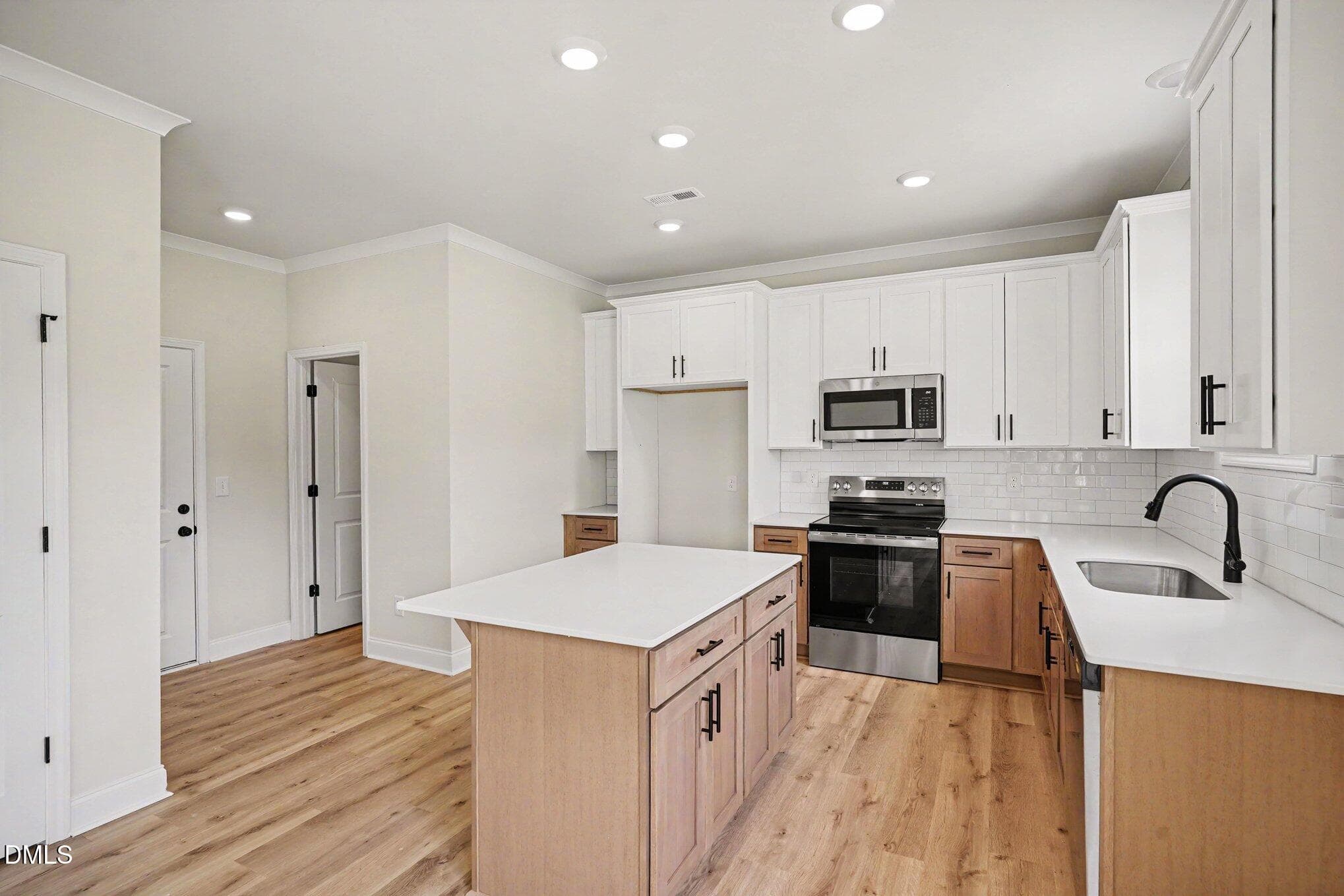 010_file_8375 - 121 Evelene Way, Clinton, NC 28328