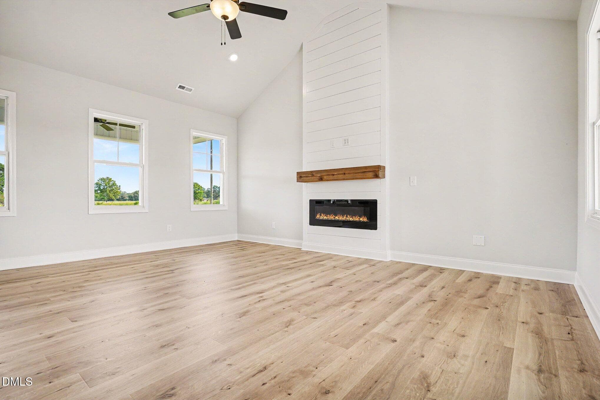 006_file_1209 - 20 Evelene Way, Clinton, NC 28328