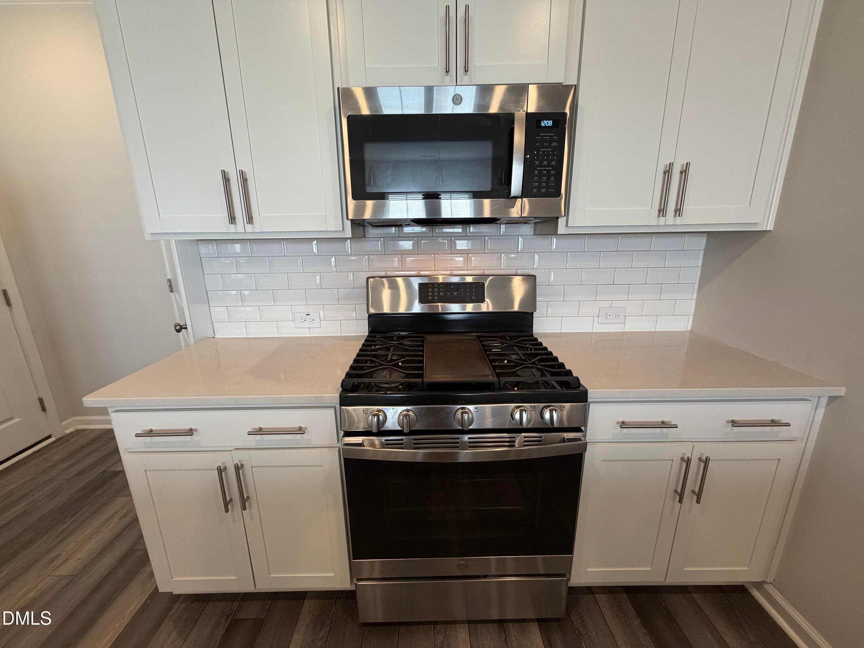 Gas Range - 2405 Tobacco Root Drive, Raleigh, NC 27616, Raleigh