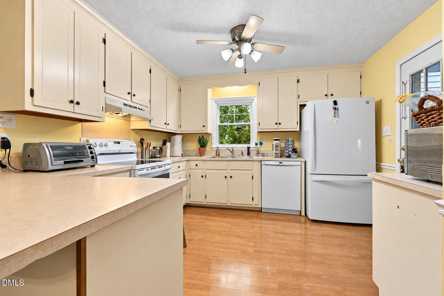 Hillsborough NC Home with Kitchen Counte - 2526 Hardwood Lane, Hillsborough, NC 27278, Hillsborough