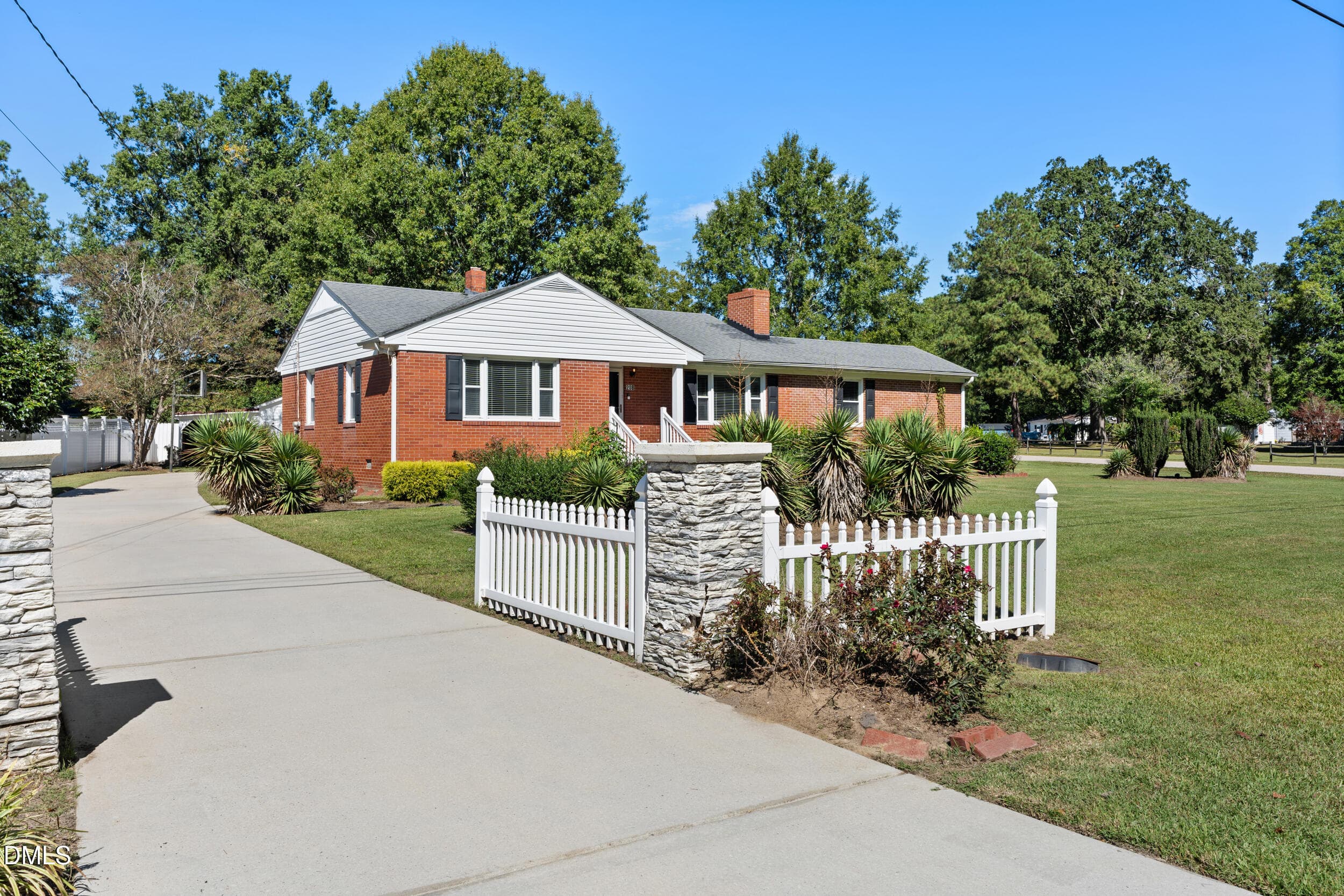 Driveway - 208 Old Post Road, Erwin, NC 28339, Erwin