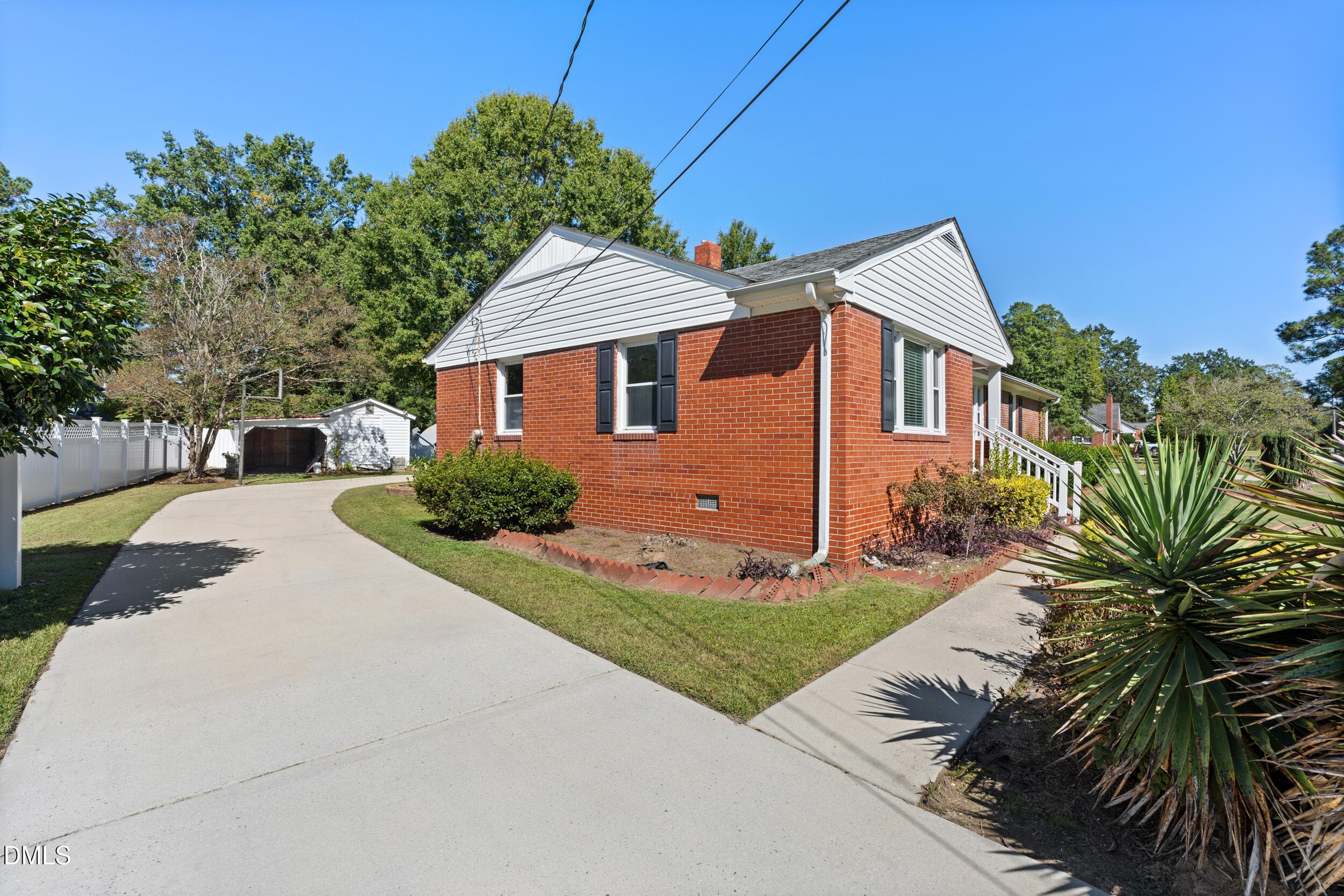 Driveway - 208 Old Post Road, Erwin, NC 28339, Erwin