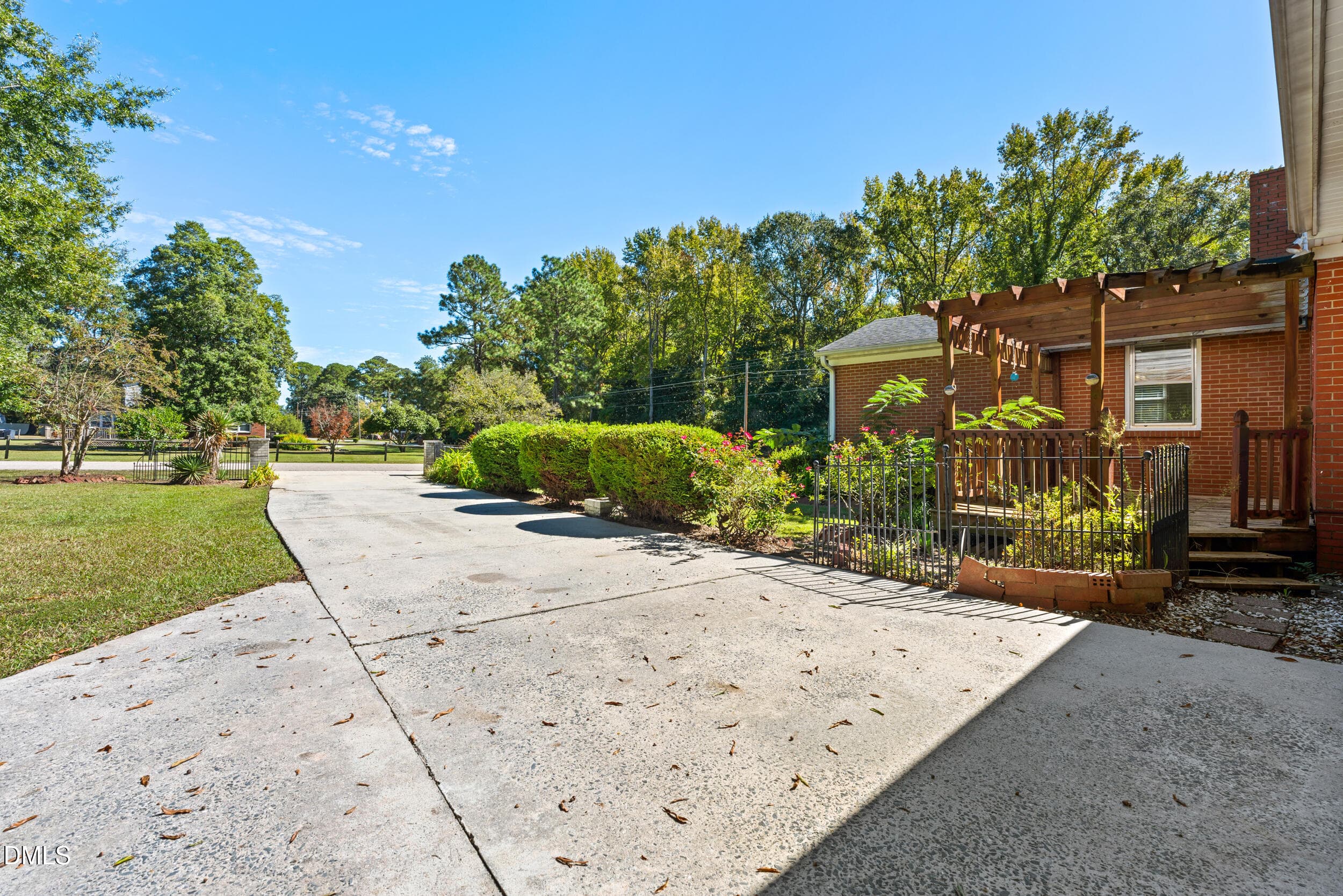 Driveway - 208 Old Post Road, Erwin, NC 28339, Erwin