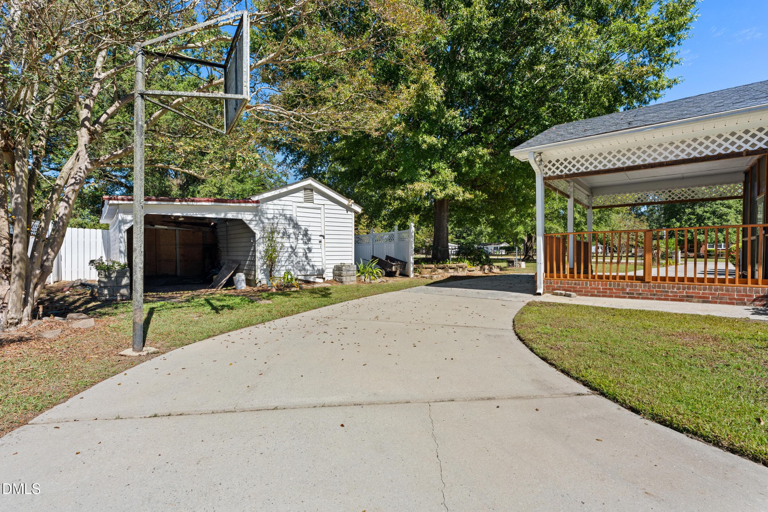 Driveway - 208 Old Post Road, Erwin, NC 28339, Erwin