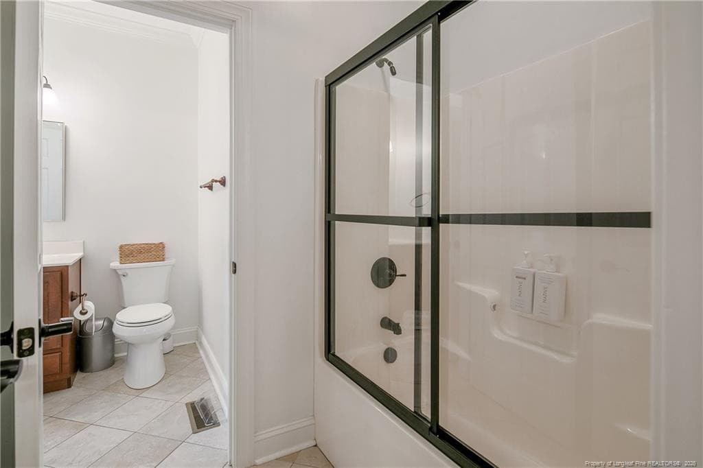Tub/Shower Combo in Guest Bathroom - 3435 Camberly Drive, Fayetteville, NC 28306, Fayetteville