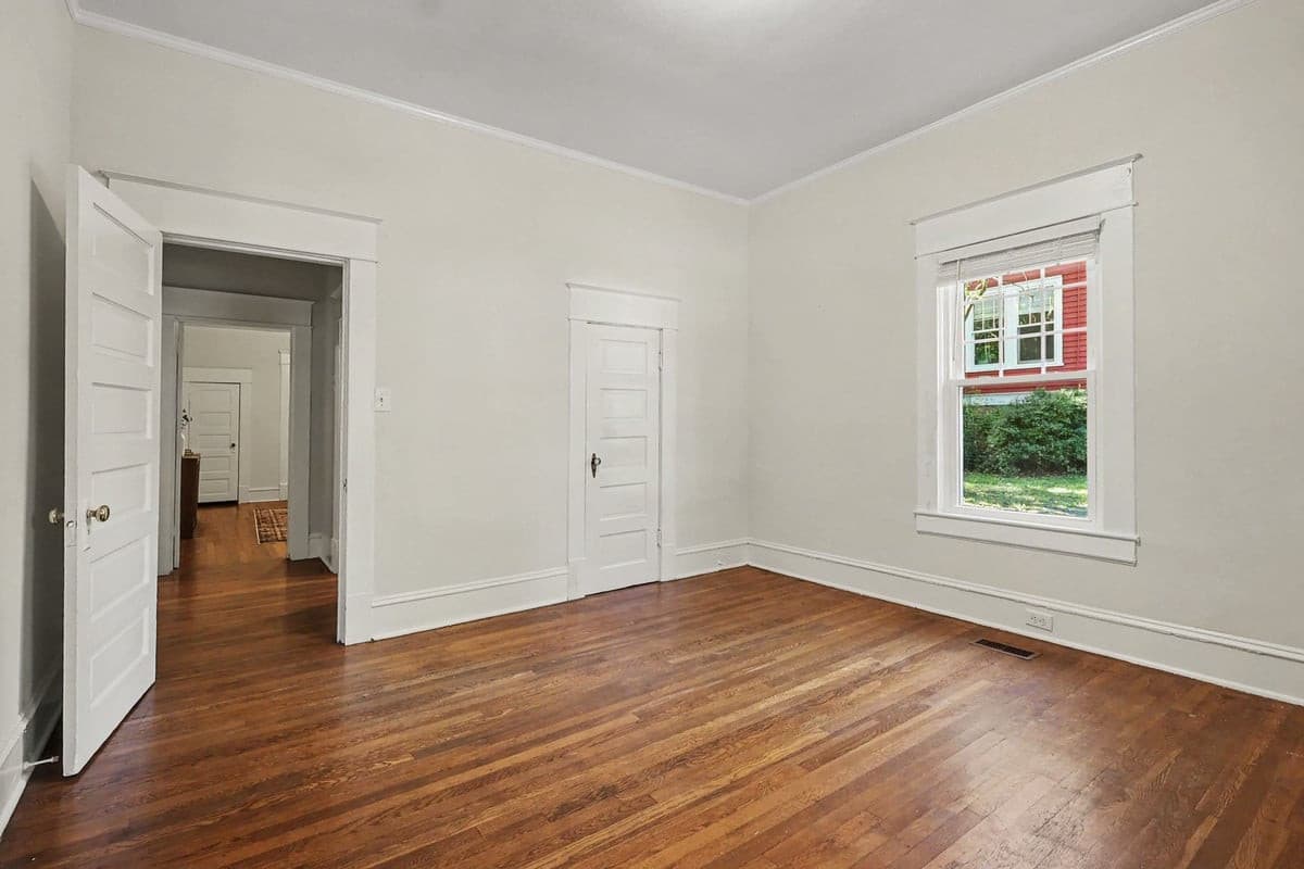 004_file_8584.jpg - 903 W Markham Avenue, Durham, NC 27701